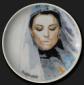 Ersoy Yilmaz, Belluci as Sultana (2013), ceramica dipinta, diametro cm 40