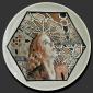 Ersoy Yilmaz, Seljukian Dream (2013), ceramica dipinta a mano con la tecnica underglaze, diametro cm 40